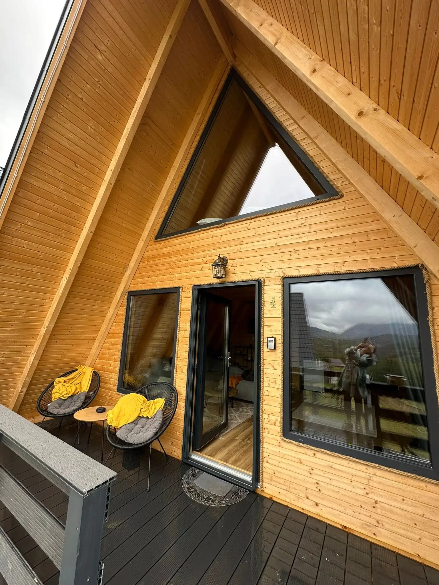 Chalet 4 – vedere exterioară